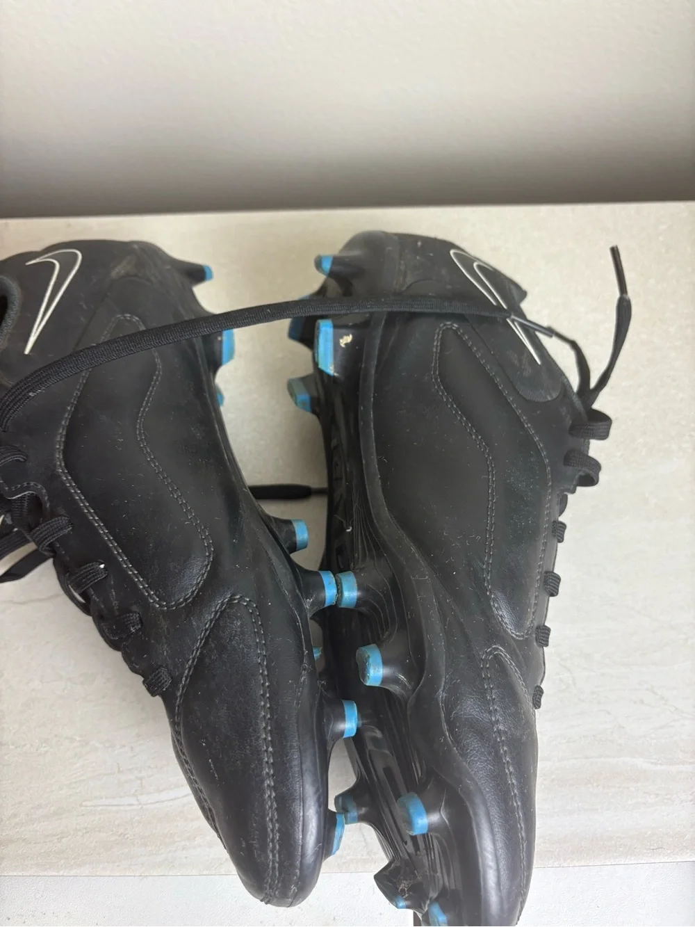 NIKE Soccer Cleats youth 7